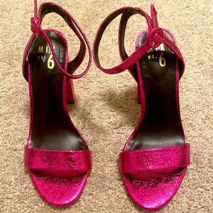 Mix 6 hot pink heels. Size 7.